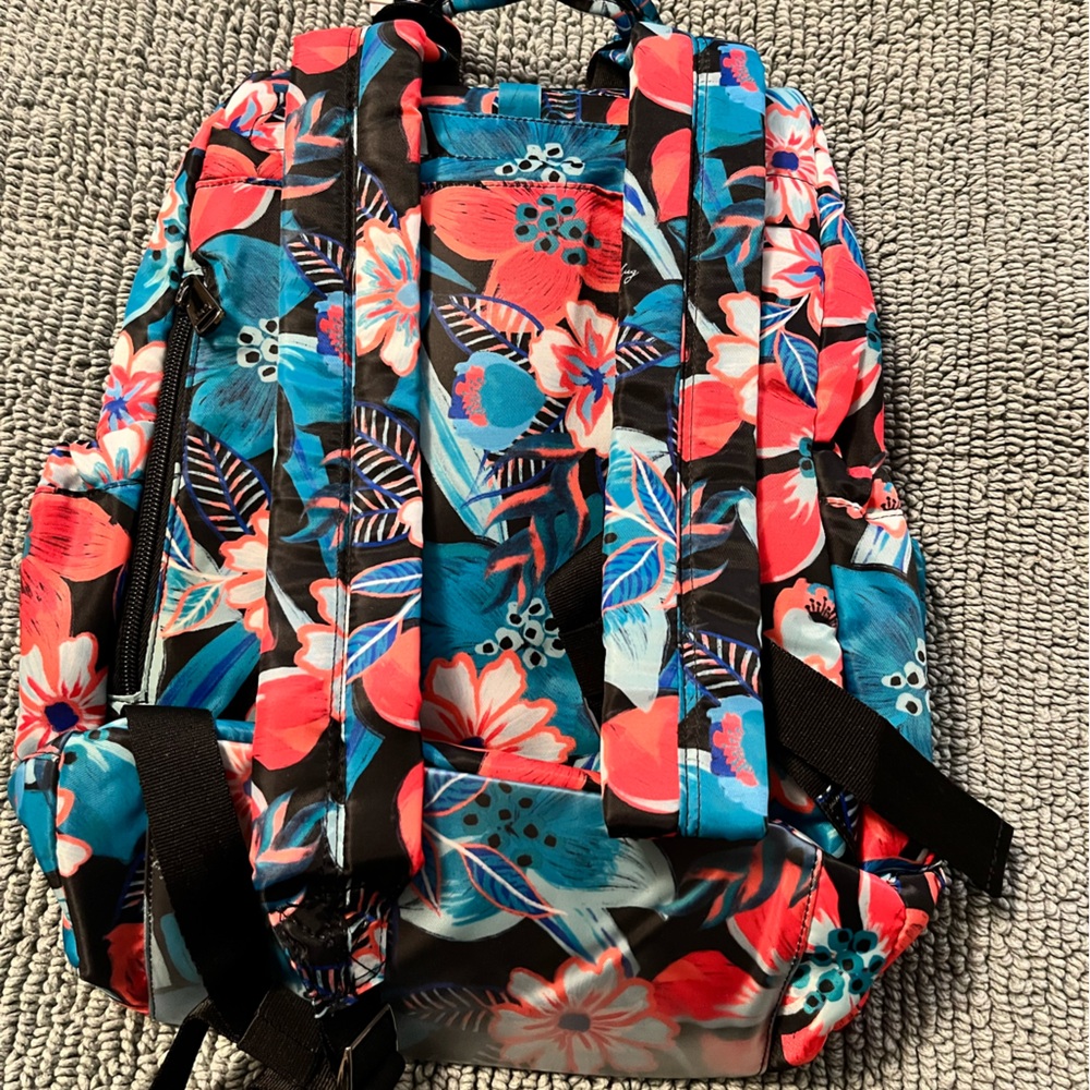 Lug Hatchback 3 Backpack - NWT
Color: RESORT TROPICS (RESORT PALMS SEAFOAM) - Picture 4 of 9